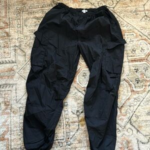 4 front pockets in the front one pocket in the back black cargos